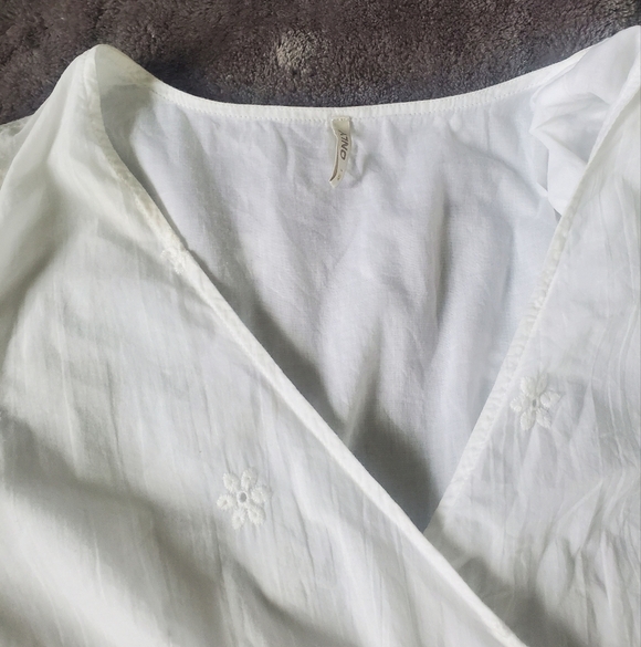 Elegant White Wrap Dress - Picture 7 of 7